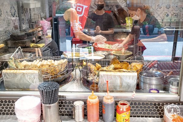 ▲▼迪化街熱門小吃之一，蔡記迪化街古早味蚵嗲。（圖／部落客桃桃提供）