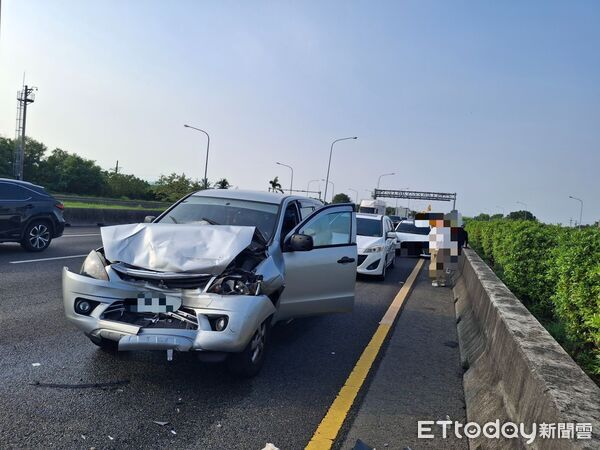 ▲國道1號台南安定段6日下午接連發生兩起追撞事故，造成3人輕傷送醫。（記者林東良翻攝，下同）