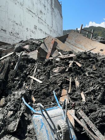 ▲潘慧如送愛心給災區寵物。（圖／翻攝自Facebook／潘慧如 Ada Pan）