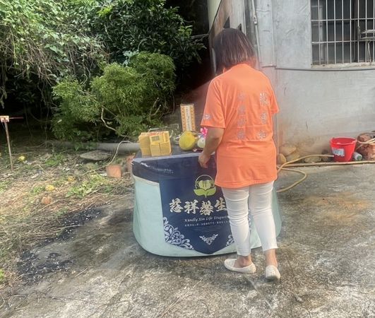 ▲中年男子失蹤14月在自家果園成枯骨，快樂天堂基金會助喪葬事宜。（圖／縣議員張雪如提供）