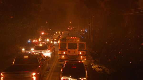 ▲ 《火燒天堂鎮》重現美國史上最致命的一場加州野火事件。（圖／ Apple TV+提供）