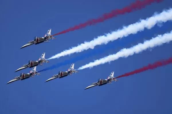 ▲▼國慶預演「雷虎小組」壓軸　5架勇鷹噴煙飛越掀高潮。（圖／台北松山機場）