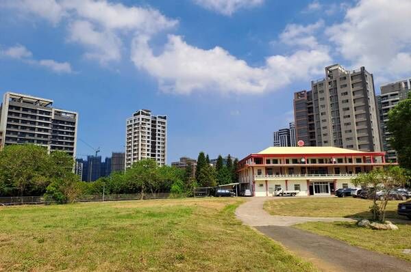 ▲桃園青埔「廣天寺」香客大樓工程上樑