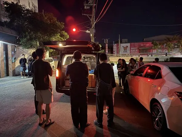 ▲▼「挖土機超人」救災感染過世。（圖／翻攝臉書／林奕華）