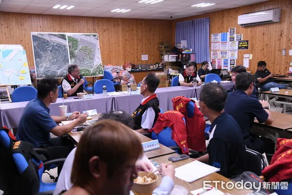 ▲6日晚間「第20次馬太鞍堰塞湖協調及處理工作會議」，宣布193線調整管制時段。（圖／花蓮縣政府提供，下同）