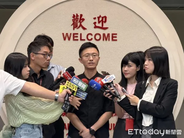 ▲▼台北市議員侯漢廷受訪。（圖／記者陳家祥攝）