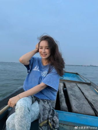 ▲▼美艷港星15歲遭男友騙拍裸照！　「照片保存35年」。（圖／翻攝自微博／麥家琪Teresa）