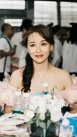 ▲▼美艷港星15歲遭男友騙拍裸照！　「照片保存35年」。（圖／翻攝自微博／麥家琪Teresa）