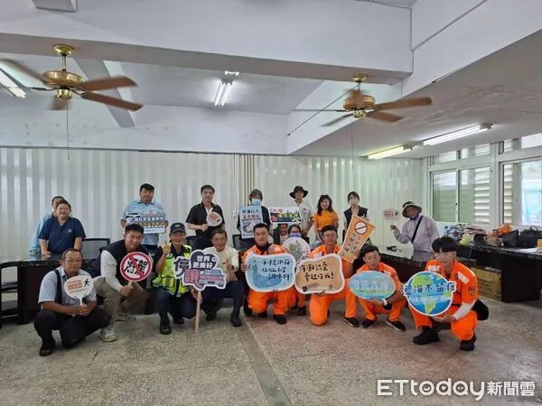 ▲綠島警結合環保教育推廣交通觀念。（圖／記者楊晨東翻攝）