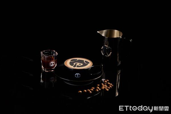 ▲點點心xCHLIV聯名熱拿鐵。（圖／緯豆集團提供）