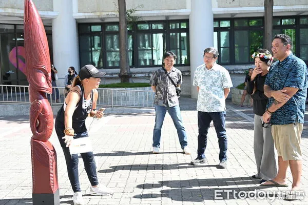 ▲星空羅盤雕刻柱「Pou Haere」落腳台東。（圖／記者楊晨東翻攝）