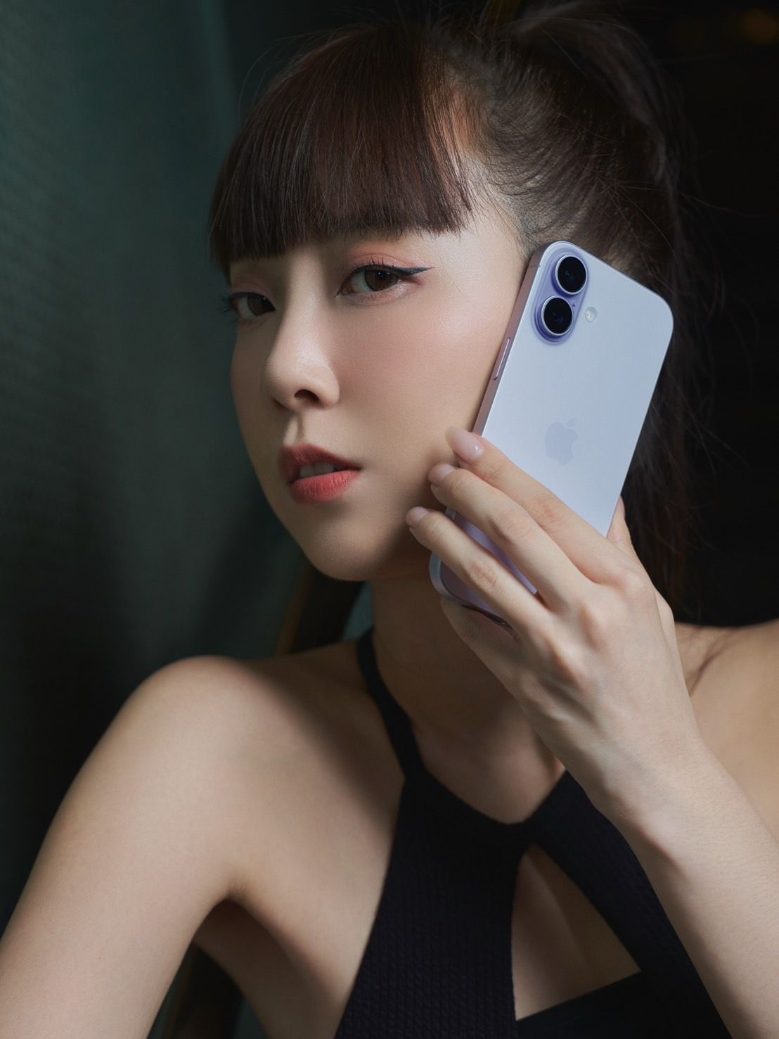 ▲▼iPhone,哀鳳,iPhone 17 pro maz,啦啦隊,女神,牙牙,蘋果爹,KOL,消費,中華電信,網速,換機。（圖／取自IG）