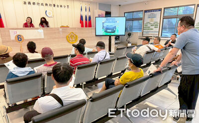 士林分署聯合拍賣熱翻天 中華小貨車競標21回15萬拍出