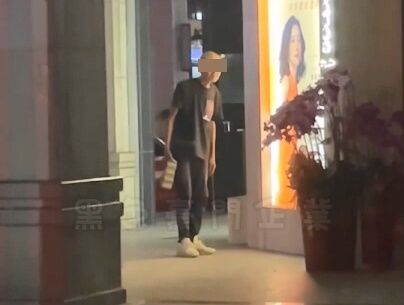 ▲▼台中男子拿磚塊猛敲醫美診所，深夜聽來太驚悚。（圖／黑豪家族提供）