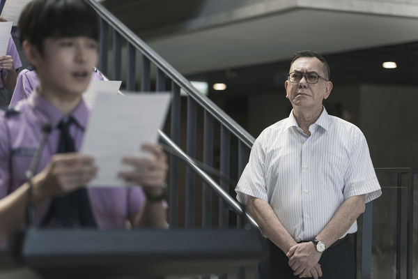 ▲《自殺通告》，集結金馬影帝黃秋生、林予晞、黃迪揚同台飆戲，更找來劉敬、白潤音、邵奕玫、張豐豪及戴雅芝5位台灣亮眼新秀。（圖／本萃電影提供）