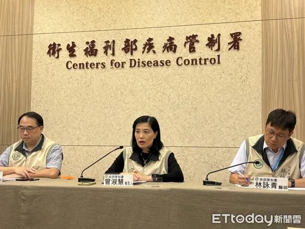 ▲▼疾管署10/7疫情周報記者會，左起疫情中心主任郭宏偉、發言人曾淑慧、防疫醫師林詠青。（圖／記者洪巧藍攝）