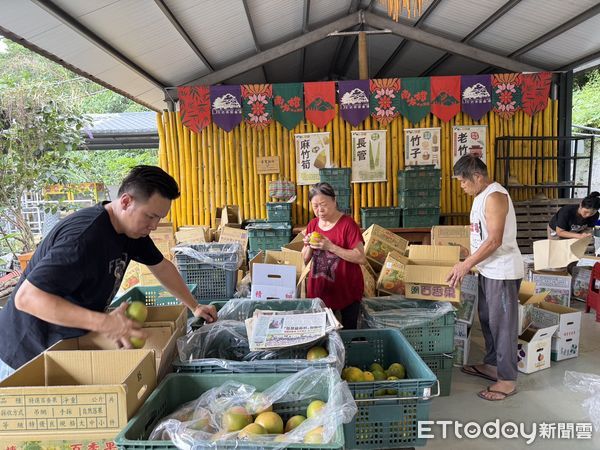 ▲台南大坑休閒農場「公益送水果」邁入第五年，2000斤水果將專車直送花蓮光復災區，支援重建家園。（圖／記者林東良翻攝，下同）