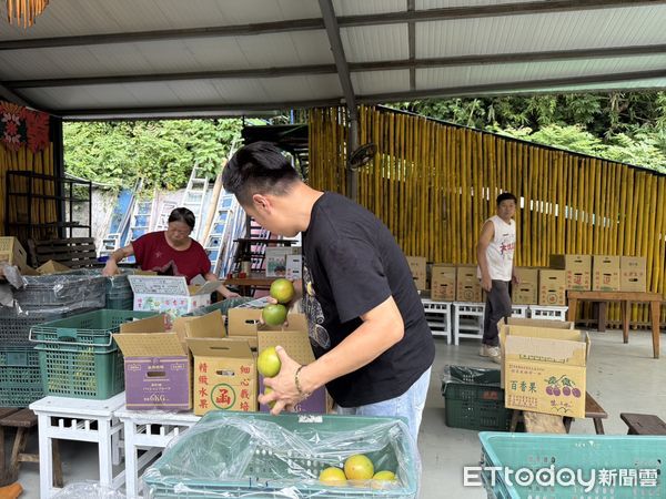 ▲台南大坑休閒農場「公益送水果」邁入第五年，2000斤水果將專車直送花蓮光復災區，支援重建家園。（圖／記者林東良翻攝，下同）