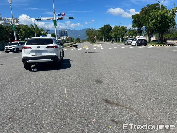 ▲▼             台東騎士從慢車道左轉，遭快車道的轎車衝撞身亡。（圖／記者楊晨東翻攝，下同）