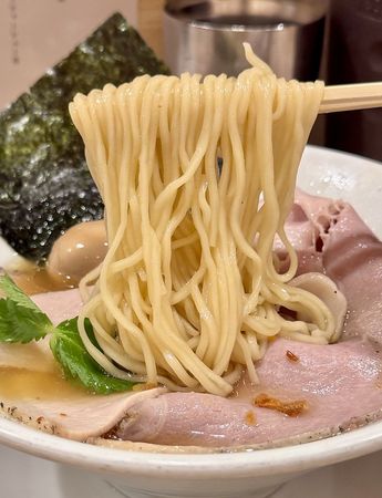 ▲▼大阪比內雞黃金湯頭輕鬆喝完意猶未盡。（圖／部落客小虎提供）