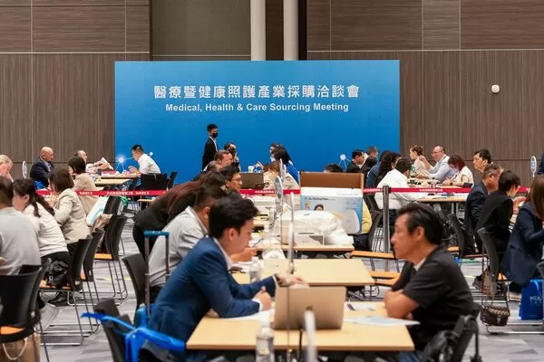 ▲2025年Medical Taiwan洽談會現場熱絡洽談，助力業者進軍海外市場。（圖／貿協提供）