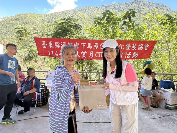 災後不孤單!陳瑩攜手東森購物捐320份吳寶春月餅送暖台東（圖／東森購物提供）