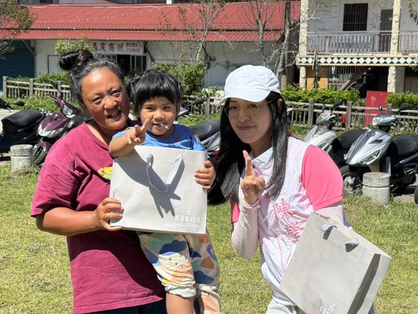 災後不孤單!陳瑩攜手東森購物捐320份吳寶春月餅送暖台東（圖／東森購物提供）