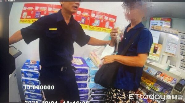 ▲▼金門縣警察局金湖分局展現「警民合作」力量，成功攔阻一名50歲辛姓男子購買三萬元遊戲點數，使其免於落入「愛情詐騙」的陷阱。（圖／鄭逢時翻攝）