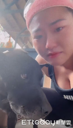 鏟子超人最後一刻無法領養狗狗，傷心落淚。（圖／Threads@yu1223_提供）