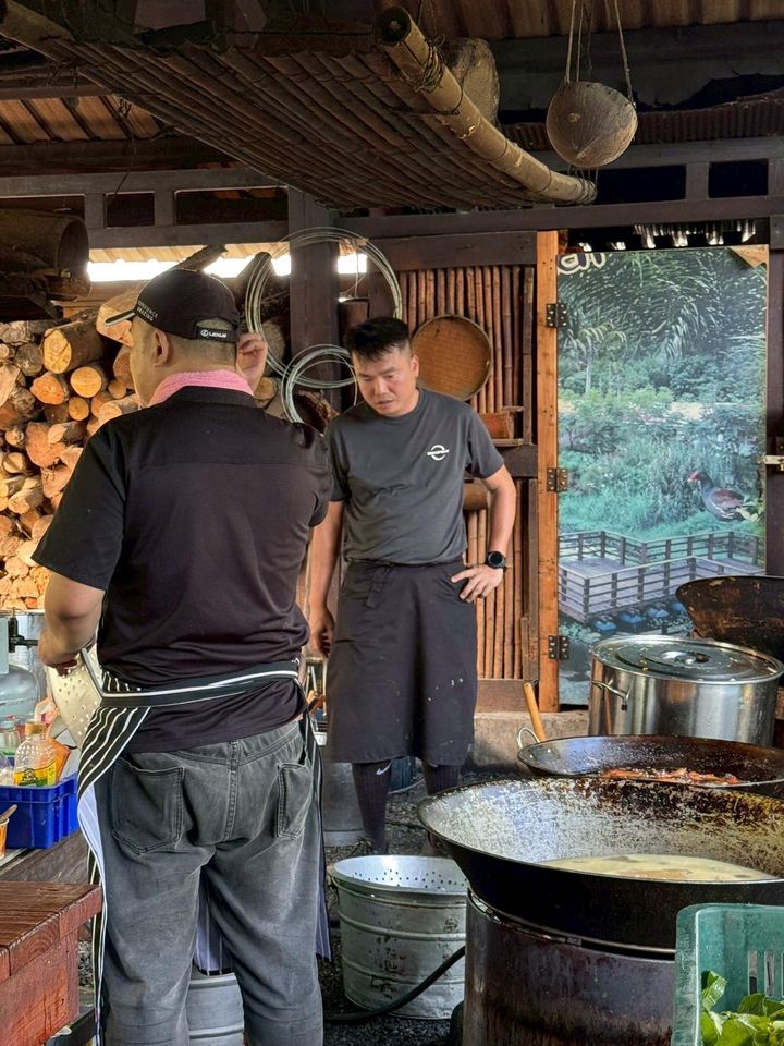 ▲▼   陳布朗進花蓮災區義煮。（圖／讀者提供）