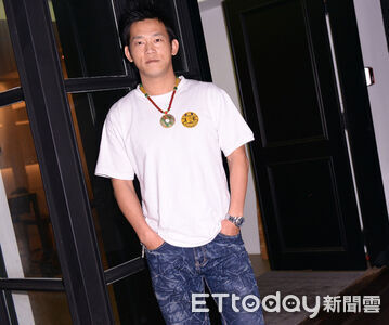 顏正國病逝！　「戴腳鐐奔喪」留一生痛