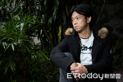 顏正國辦「三七」剁椒魚、香腸擺滿桌！　鋼鐵爸：你喜歡吃的，我們都記得