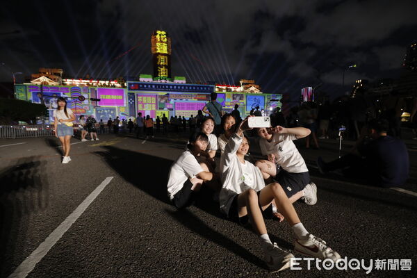 ▲▼賴清德出席「不要轉台 馬上回來－中華民國114年國慶總統府建築光雕展演點燈儀式」。（圖／記者湯興漢攝）