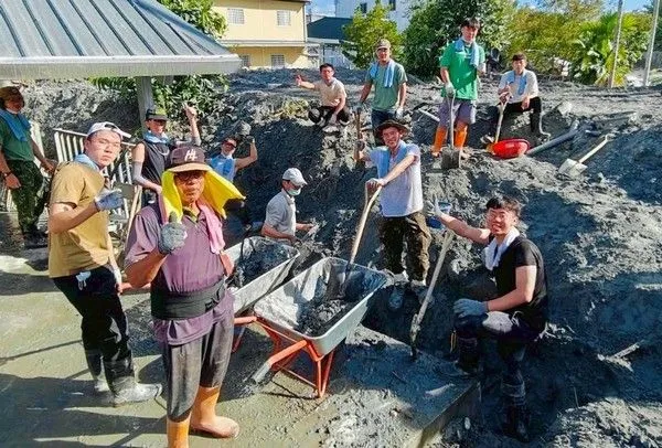 ▲中原大學志工隊，中秋前進光復清災