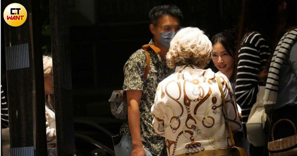 我愛紅娘1／張家瑋相親花襯衫男　長輩急牽線上演「摟腰教學」