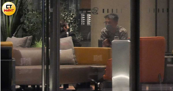 我愛紅娘1／張家瑋相親花襯衫男　長輩急牽線上演「摟腰教學」