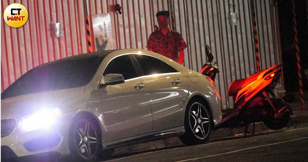 我愛紅娘1／張家瑋相親花襯衫男　長輩急牽線上演「摟腰教學」