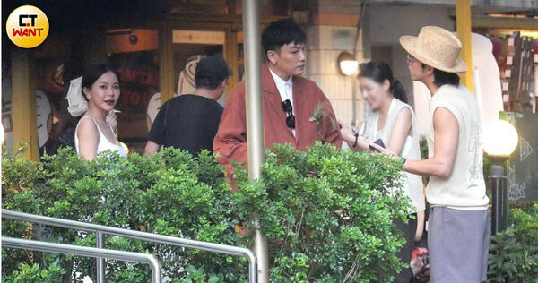 換帖兄弟情1／獨家直擊柯家洋結婚派對　王大陸女友在場照樣逗妹　柯震東喝掛癱軟被抬出