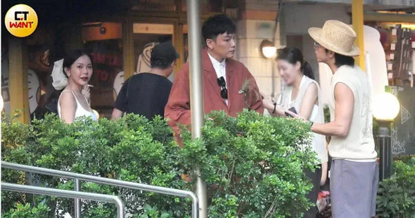 換帖兄弟情1／獨家直擊柯家洋結婚派對　王大陸女友在場照樣逗妹　柯震東喝掛癱軟被抬出