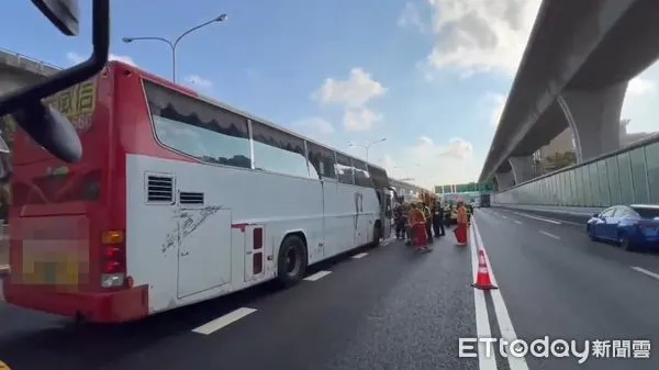 ▲國1客運、大貨車追撞事故，釀28人送醫。（圖／記者陸運陞翻攝，下同）