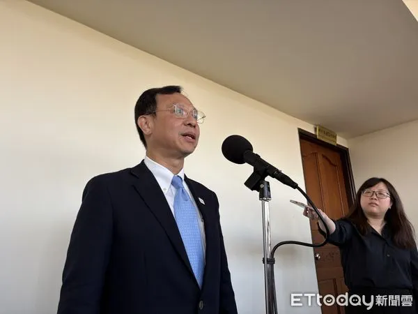 ▲▼衛福部長石崇良立院衛環委員會受訪。（圖／記者洪巧藍攝）