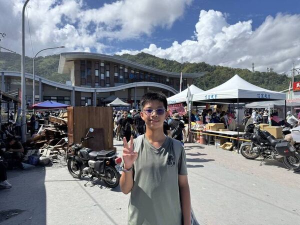 ▲彰化國二學生獨自前往花蓮協助清淤。（圖／記者唐詠絮翻攝）