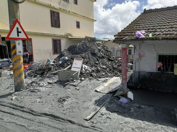 ▲彰化國二學生獨自前往花蓮協助清淤。（圖／記者唐詠絮翻攝）