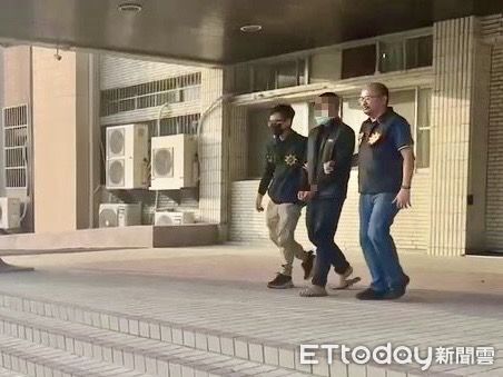 ▲台南市刑大與刑事局聯手破獲詐欺機房，現場查扣現金、毒品與多項犯罪工具。（記者林東良翻攝，下同）