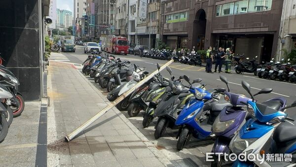 ▲▼             台北市大同區天水街2名工人在屍做大樓外牆工程時繩索鬆脫，從8樓摔落。（圖／記者黃彥傑攝，下同）