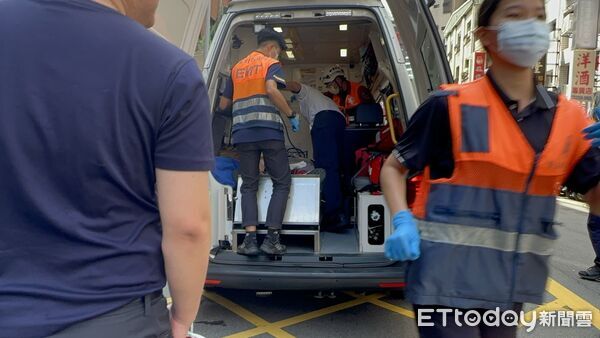 ▲▼             台北市大同區天水街2名工人在屍做大樓外牆工程時繩索鬆脫，從8樓摔落。（圖／記者黃彥傑攝，下同）