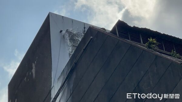 ▲▼             台北市大同區天水街2名工人在屍做大樓外牆工程時繩索鬆脫，從8樓摔落。（圖／記者黃彥傑攝，下同）