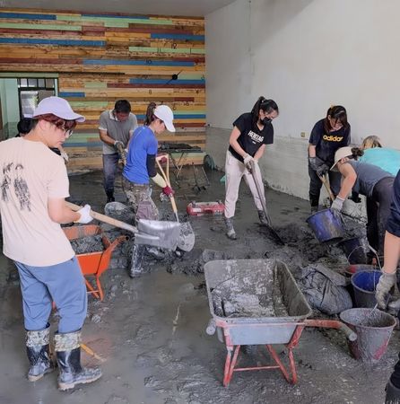 ▲▼Ian花蓮救災。（圖／Instagram／ilee0223）