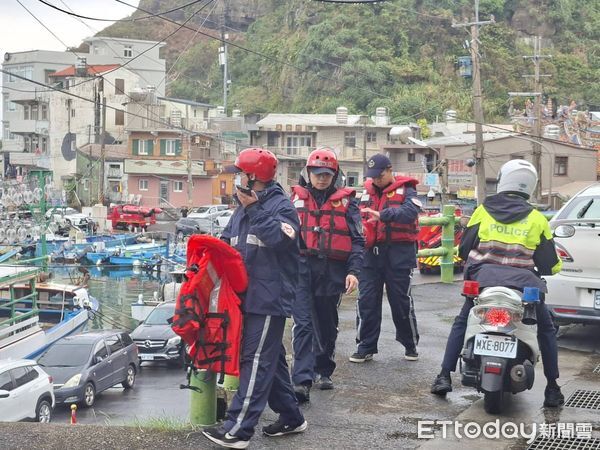 ▲▼             瑞芳鼻頭漁港公園外海域3人潛水，其中1名男子失蹤。（圖／記者郭世賢翻攝，下同）