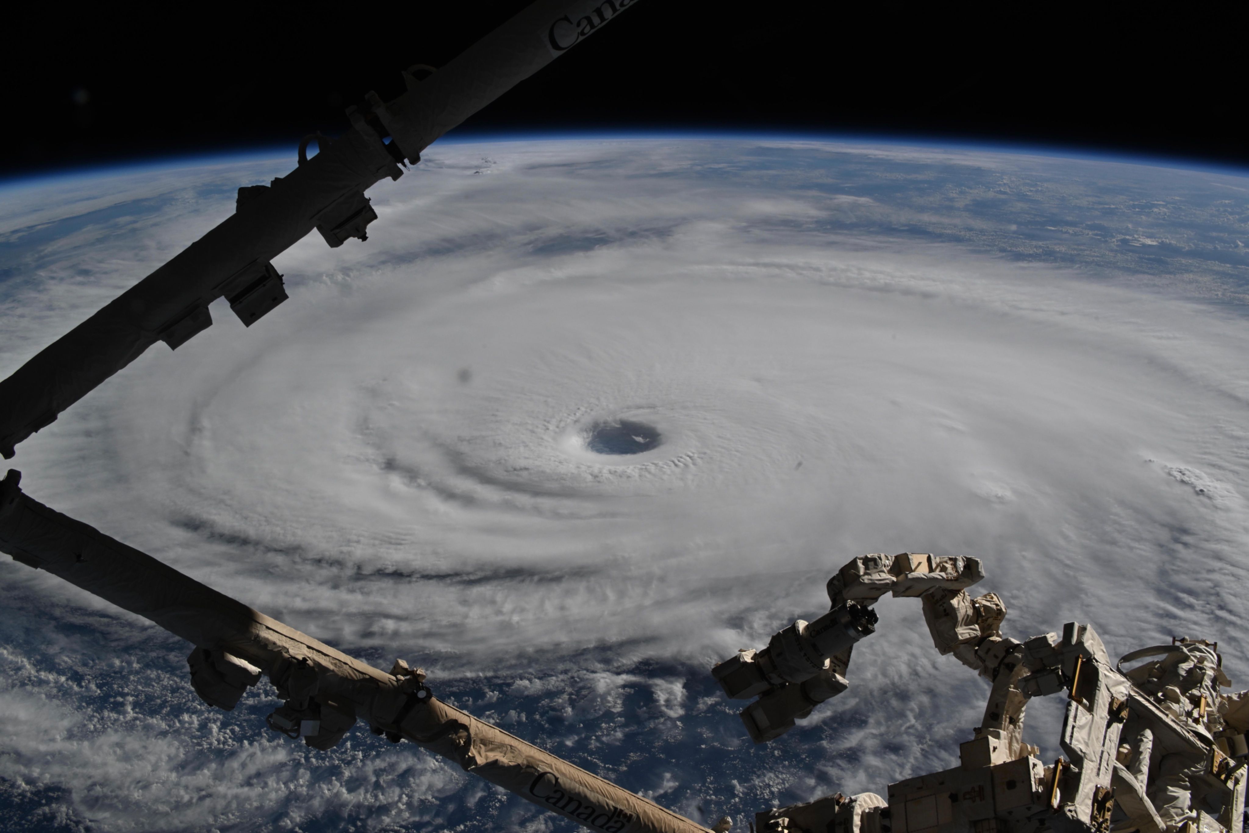 ▲▼日本太空人拍下「龍的巢穴」　驚呼：看著它的眼睛，感到一陣恐懼。（圖／翻攝@Astro_Kimiya）